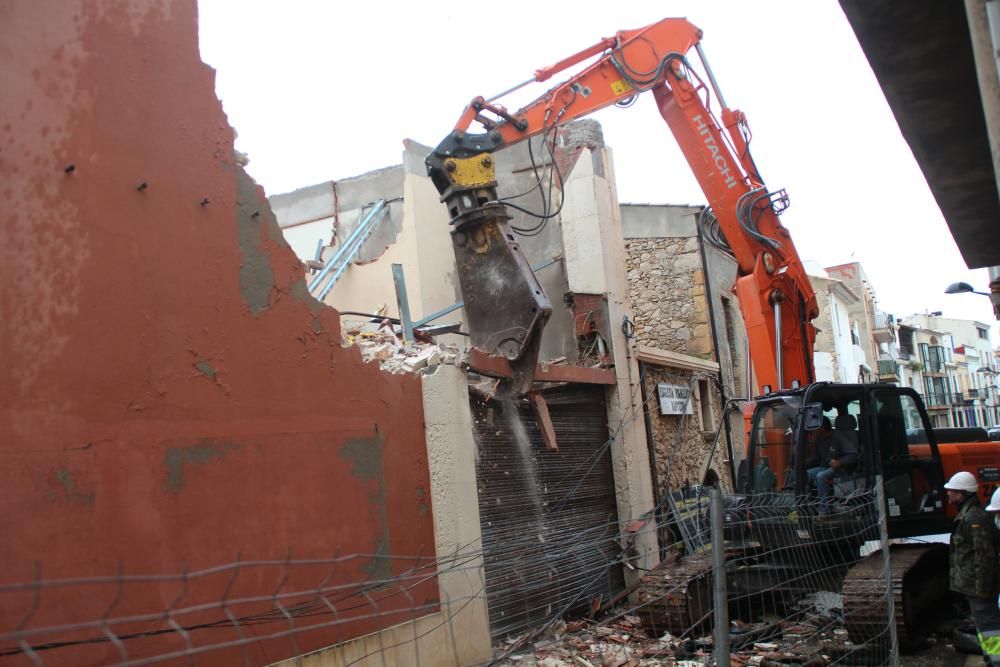 L'antic Cinema Catalunya de l'Escala s'enderroca