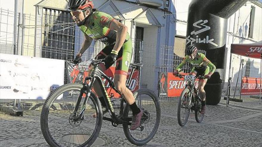 Romero y De la Peña se imponen tras remontada