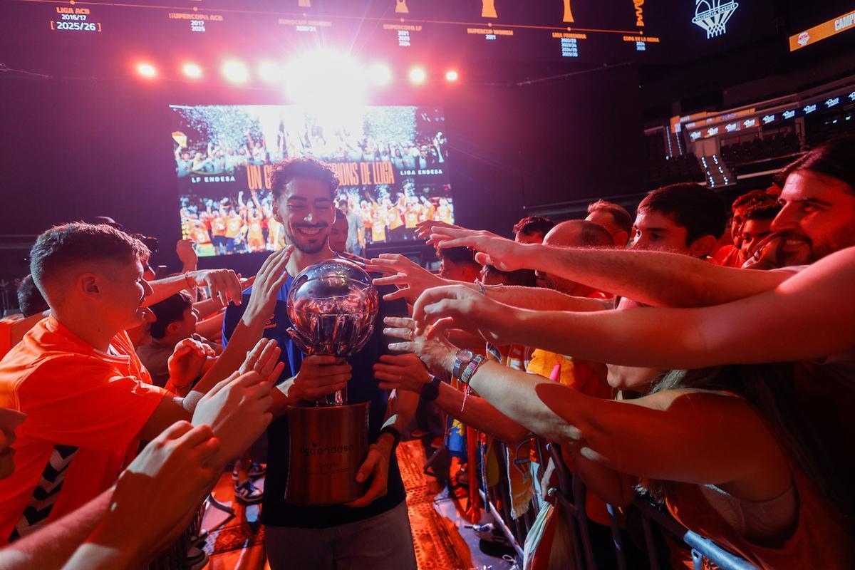 La celebración del Valencia Basket de la Liga Endesa en el Roig Arena, en imágenes