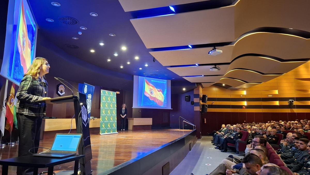 Ana López, durante el reconocimiento a los profesionales de la seguridad privada.