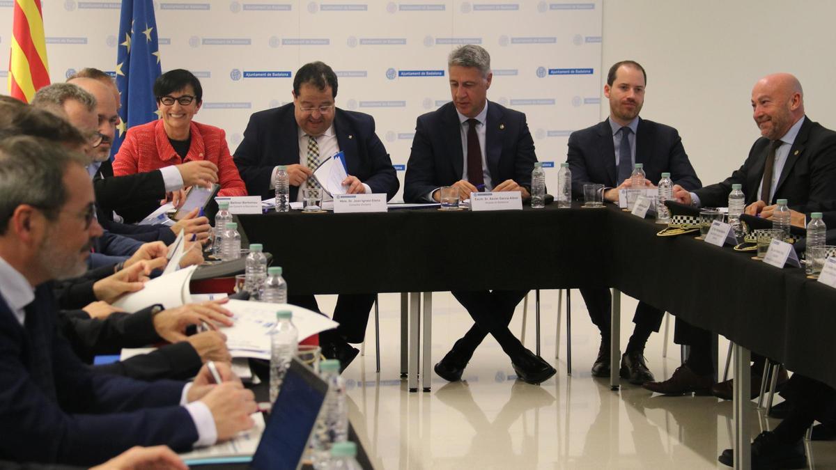 El alcalde Xavier Garcia Albiol y el 'conseller' Joan Ignasi Elena en la Junta Local de Seguridad de Badalona.