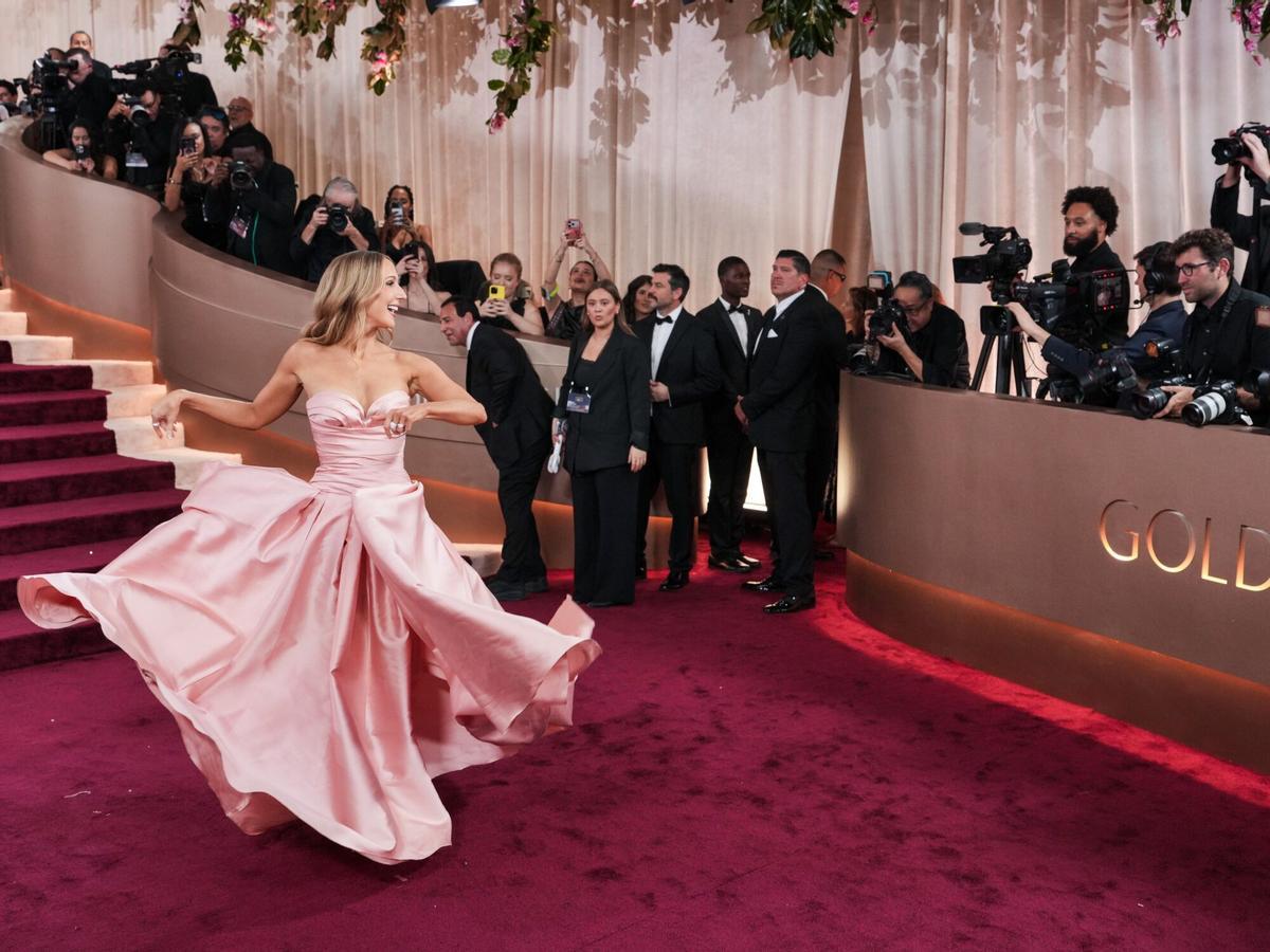 11 January 2026, US, Los Angeles: American comedian Nikki Glaser attends the 83rd Golden Globe Awards at The Beverly Hilton in Beverly Hills. Photo: Sthanlee Mirador/PA Wire/dpa 11/01/2026 ONLY FOR USE IN SPAIN. Sthanlee Mirador/PA Wire/dpa;entertainment;celebrity;arts;culture;televison;theatre;radio;music;fashion;cinema;83rd Golden Globe Awards;