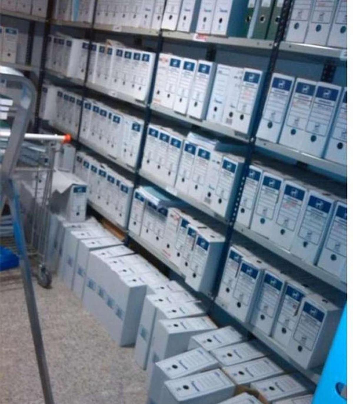 Los archivos de los juzgados se acumulan en pasillos, aseos y despachos de funcionarios