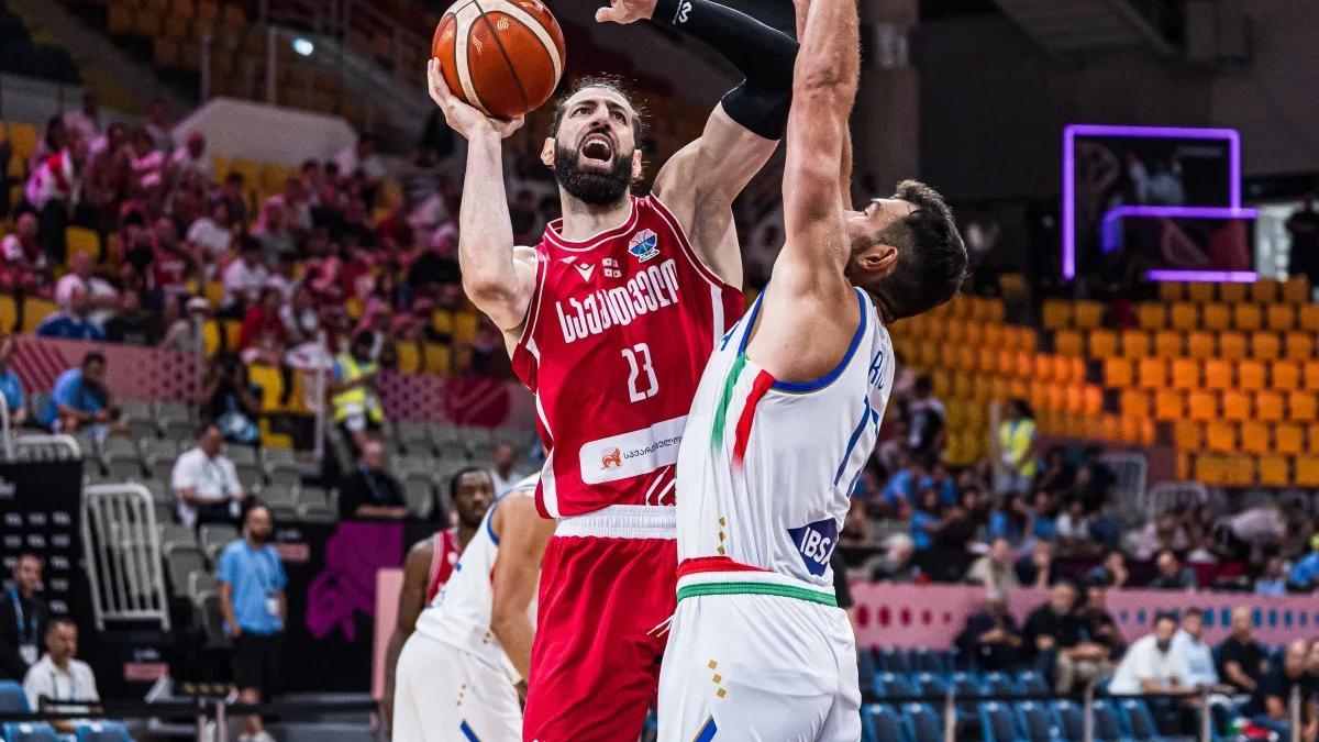 A Shengelia no le salió nada ante Italia, que aprovechó un parcial de 16-0 para llevarse el partido