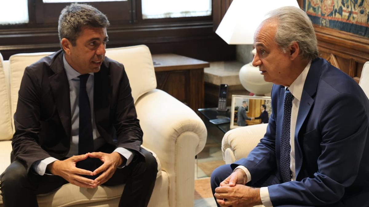 El alcalde de Utiel, Ricardo Gabaldón, se reúne con Carlos Mazón