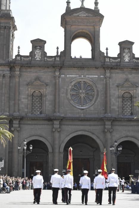 01-03-20  LAS PALMAS DE GRAN CANARIAS. PLAZA DE SANTA ANA. LAS PALMAS DE GRAN CANARIA. Jura de bandera en Santa Ana. Acto de jura o promesa ante la bandera de personal civil, en la plaza de Santa Ana, con motivo del 483 Aniversario de la InfanterÍa de Marina y el 80 Aniversario de la InfanterÍa de Marina en Canarias.    Fotos: Juan Castro.