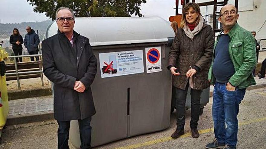 Veïns del Barri Antic amb la seva presidenta i la regidora Núria Masgrau promocionant la campanya