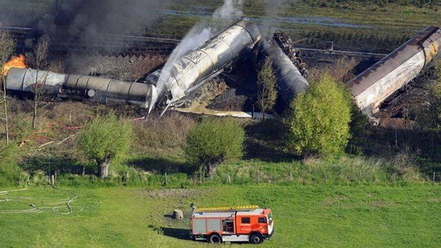 Dos muertos y 14 heridos al descarrilar un tren de mercancías en Bélgica