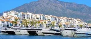 El alquiler vacacional a pie de playa supera los 2.000 euros a la semana en Estepona y Marbella y llega a 800 en Málaga
