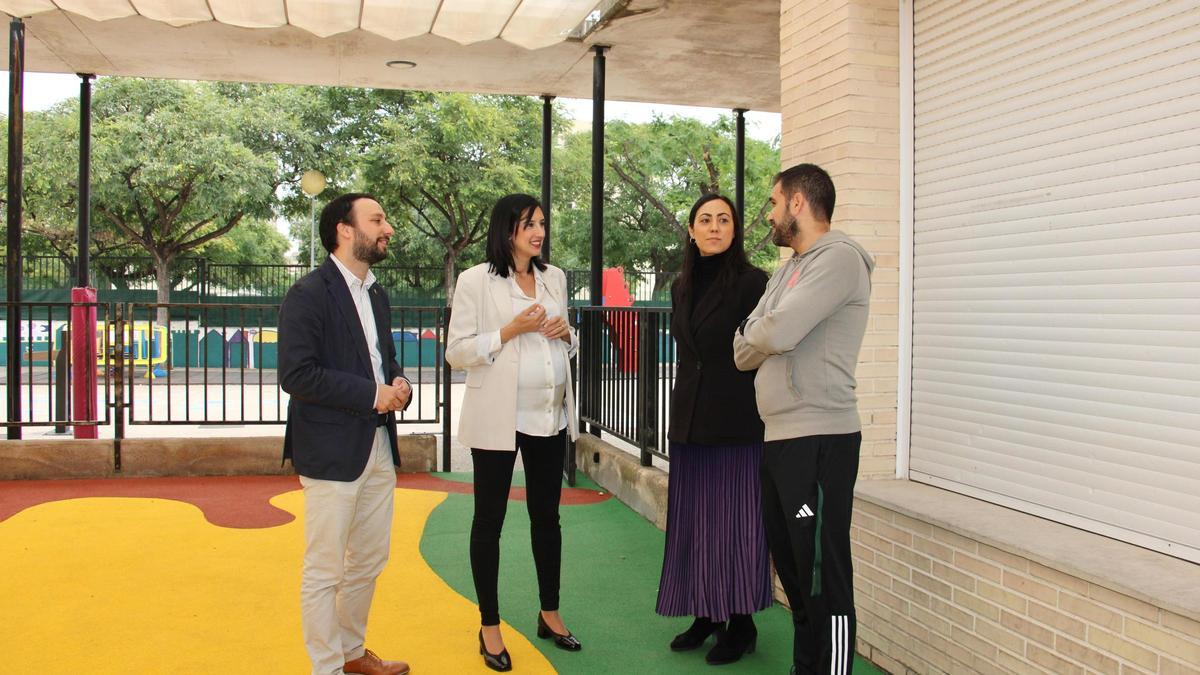Otro momento de las visitas que han realizado Toledo y España a varios colegios este viernes.