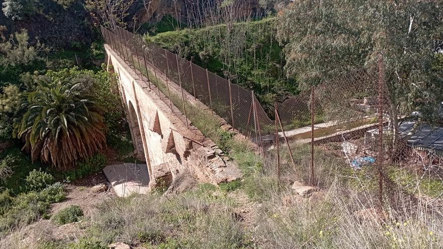 El puente del arroyo Aceiteros, del Acueducto de San Telmo, desde Mangas Verdes este mes.