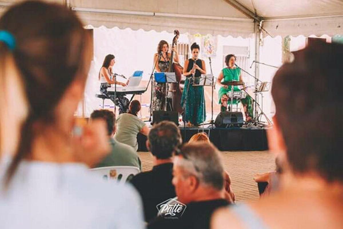 El cuarteto Four Women Quartet compuesto por la cantante y percusionista Natalia Ruciero, junto con Laura Domínguez al piano, Blanca Barranco al contrabajo y Virginia Moreno al clarinete.