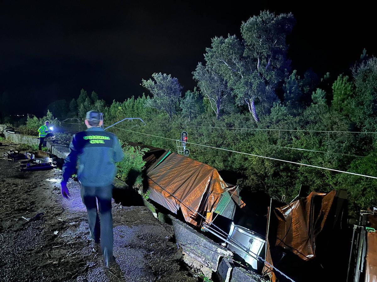 Descarrila un tren que transportaba bobinas de cobre en As Neves