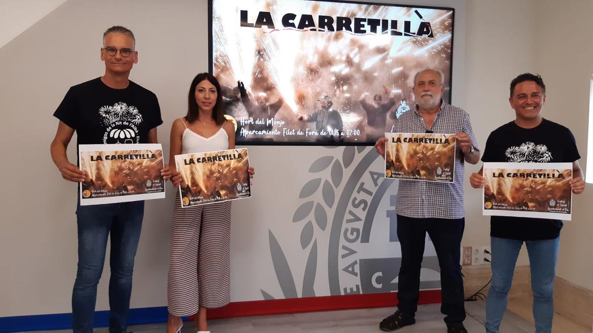 Los carretilleros de honor, Javier Muñoz y Antonio Sánchez, junto a Mariola Galiana y Jaime Sánchez, presidente de ACTE