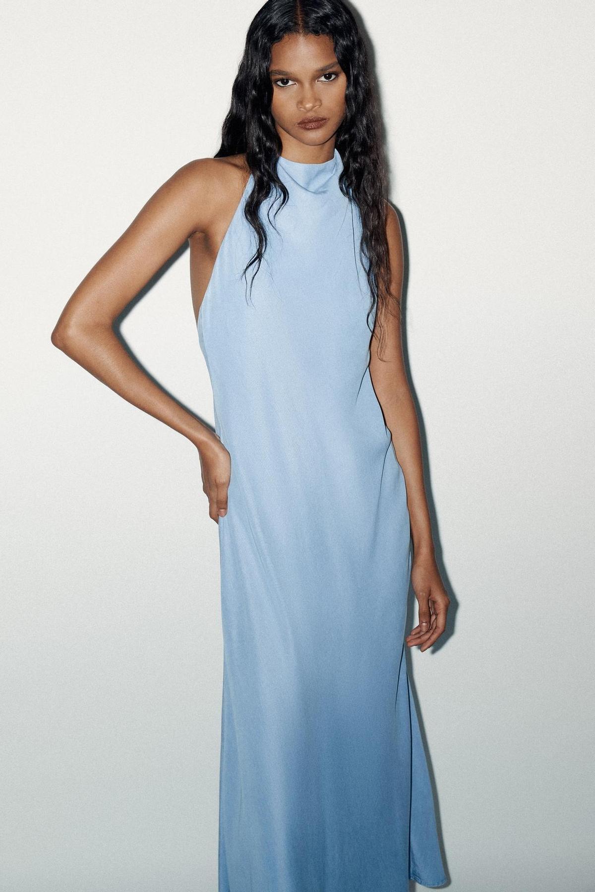 Vestidos de graduación por menos de 40 euros: cuello halter en azul bebé.