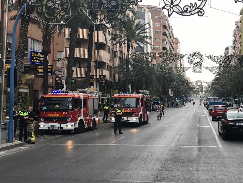 Un herido por el fuego en un coche dentro del parking de Alfonso El Sabio