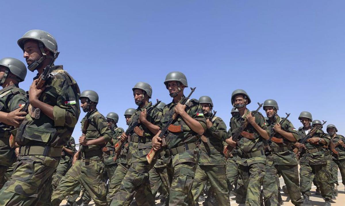 Soldados saharauis en el desfile militar del día 20 de mayo. | | EFE/ L. FERNÁNDEZ PALOMO