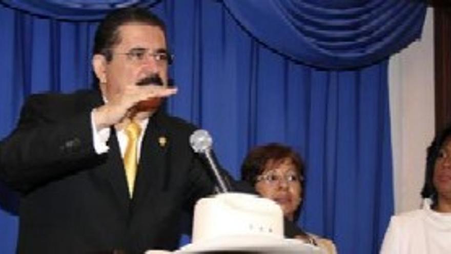 Zelaya afirma que los golpistas no podrán impedir su regreso a Honduras