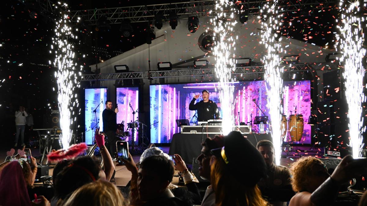 Kiko Rivera, en un momento de su actuación en el Carnaval de Los Gigantes