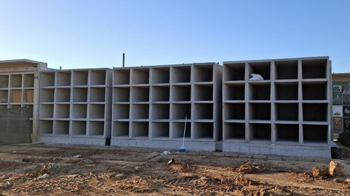 Los nuevos nichos del cementerio de Catarroja