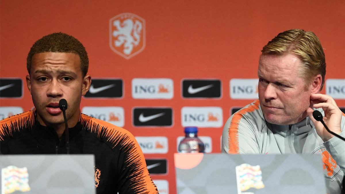 Koeman y Depay, en una rueda de prensa con la selección holandesa