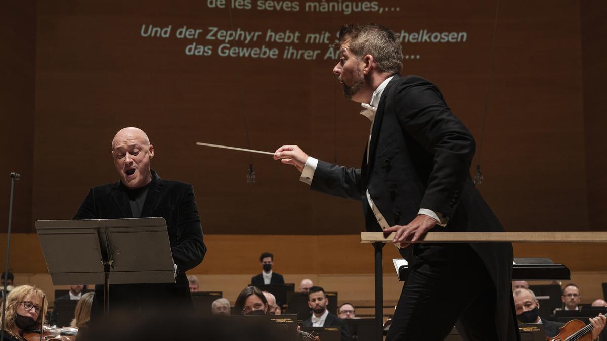 El director Matthias Pintscher en un momento del concierto de la OBC este viernes.