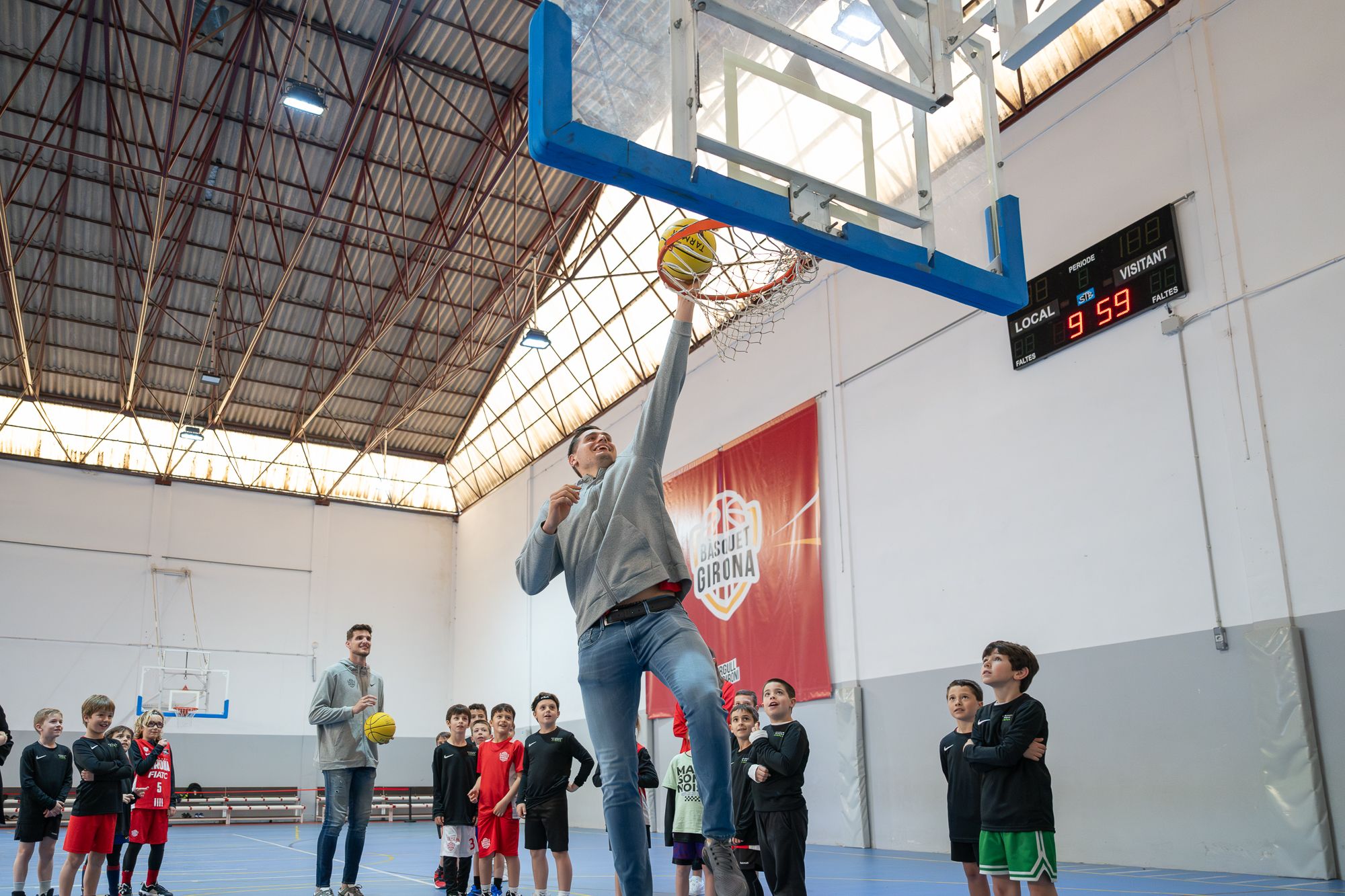 Sergi Martínez i Djordjevic visiten el campus del Bàsquet Girona