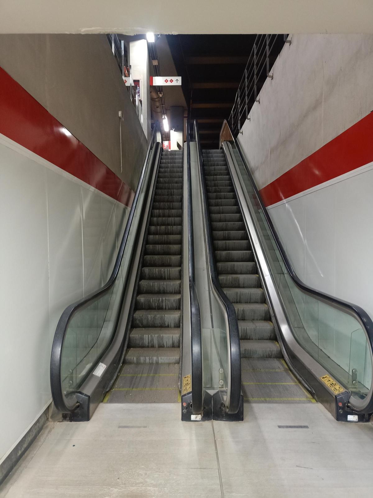 Las escaleras mecánicas de la Estación Miraflores no funcionan