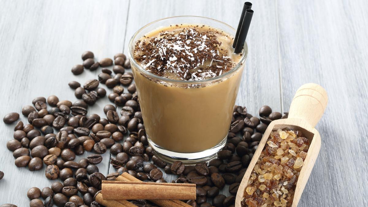 ¿Cómo hace café granizado en casa este verano?
