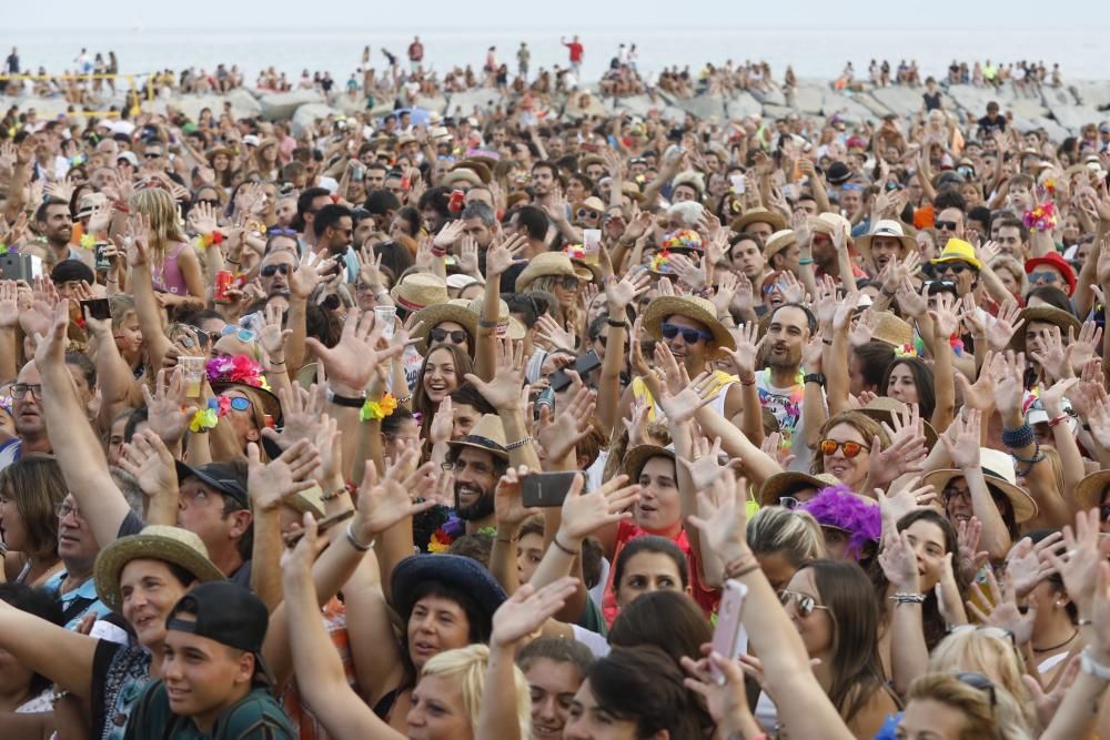 La festa Diverbeach reuneix més de 5.000 persones a Sant Antoni