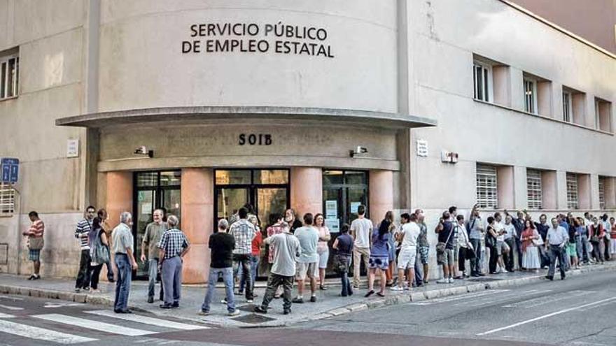 Los parados isleños presentan mayores niveles de protección que hace un año.