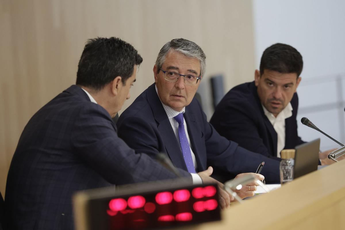 El presidente de la Diputación, Francisco Salado, y el vicepresidente Cristóbal Ortega, durante otro pleno