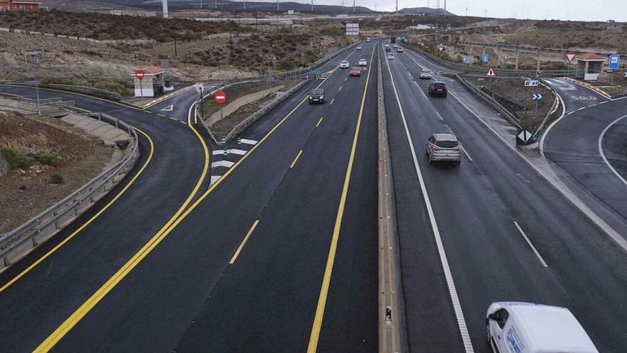 El Cabildo probará balizas del Carril Bus VAO de la TF-1 en agosto