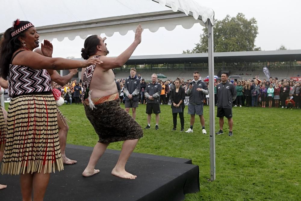 Los All Blacks dirigen un entrenamiento con alumnos en Gijón