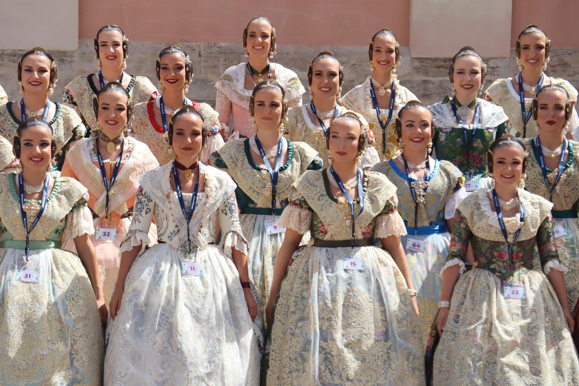 Baño de multitudes de las candidatas a Fallera Mayor de València 2025