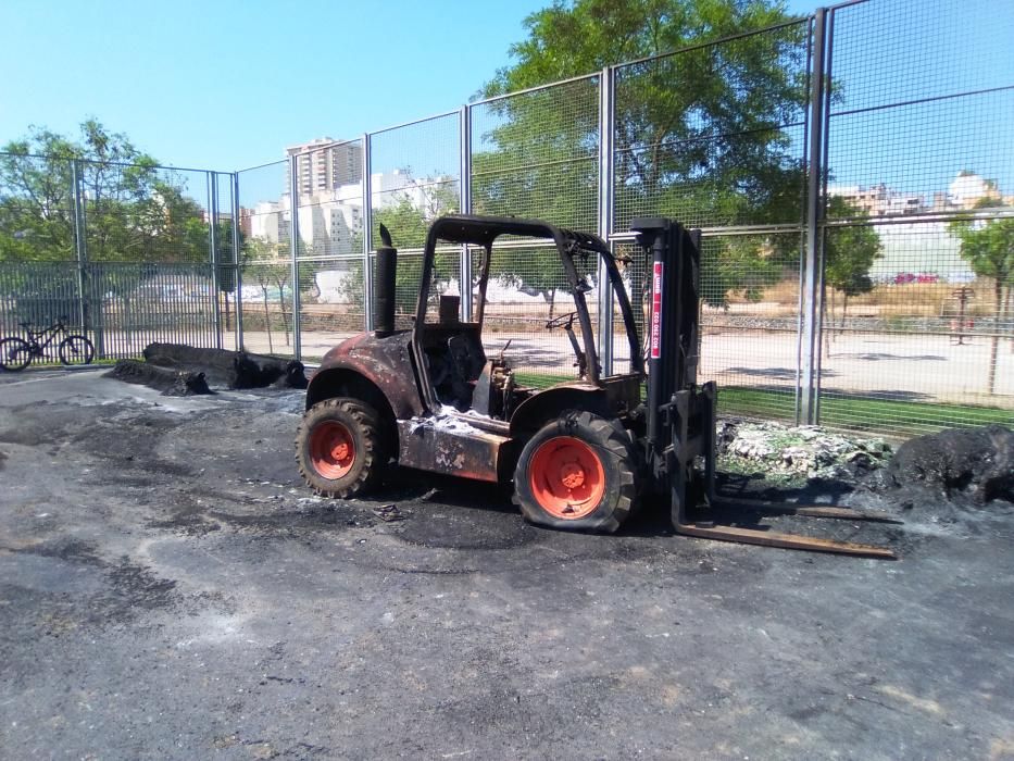 Pegan fuego a una furgoneta de Emaya y a una excavadora en Palma