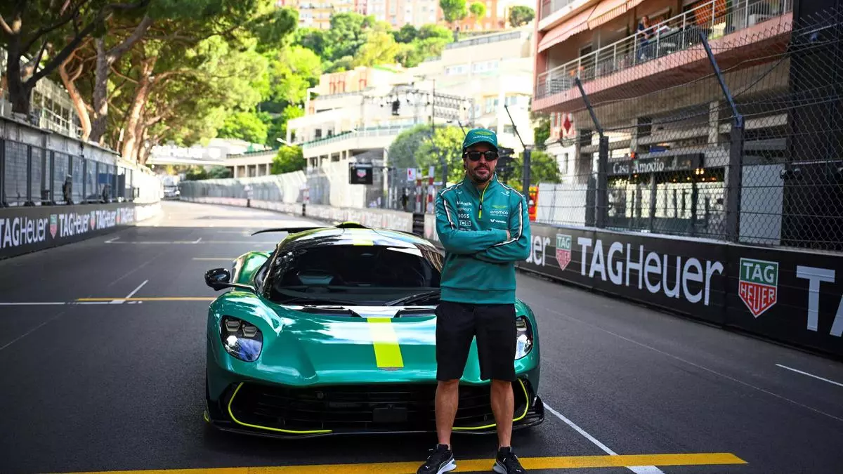 Fernando Alonso hace debutar al Aston Martin Valhalla en un escenario icónico