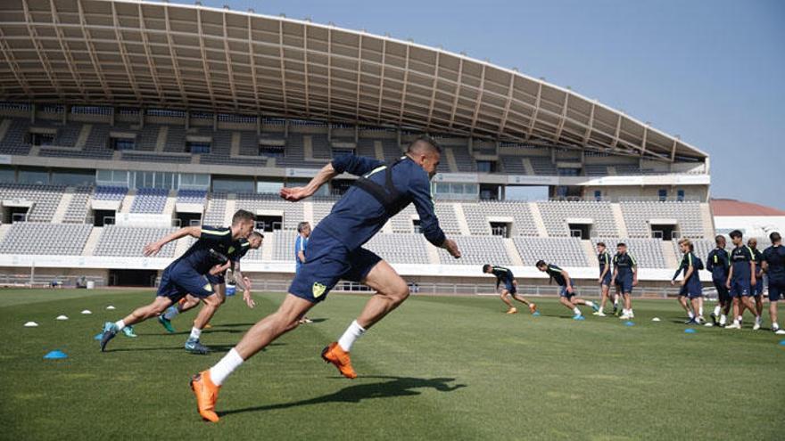 Miguel Torres tiene complicado llegar al derbi y González ofrece hoy la lista