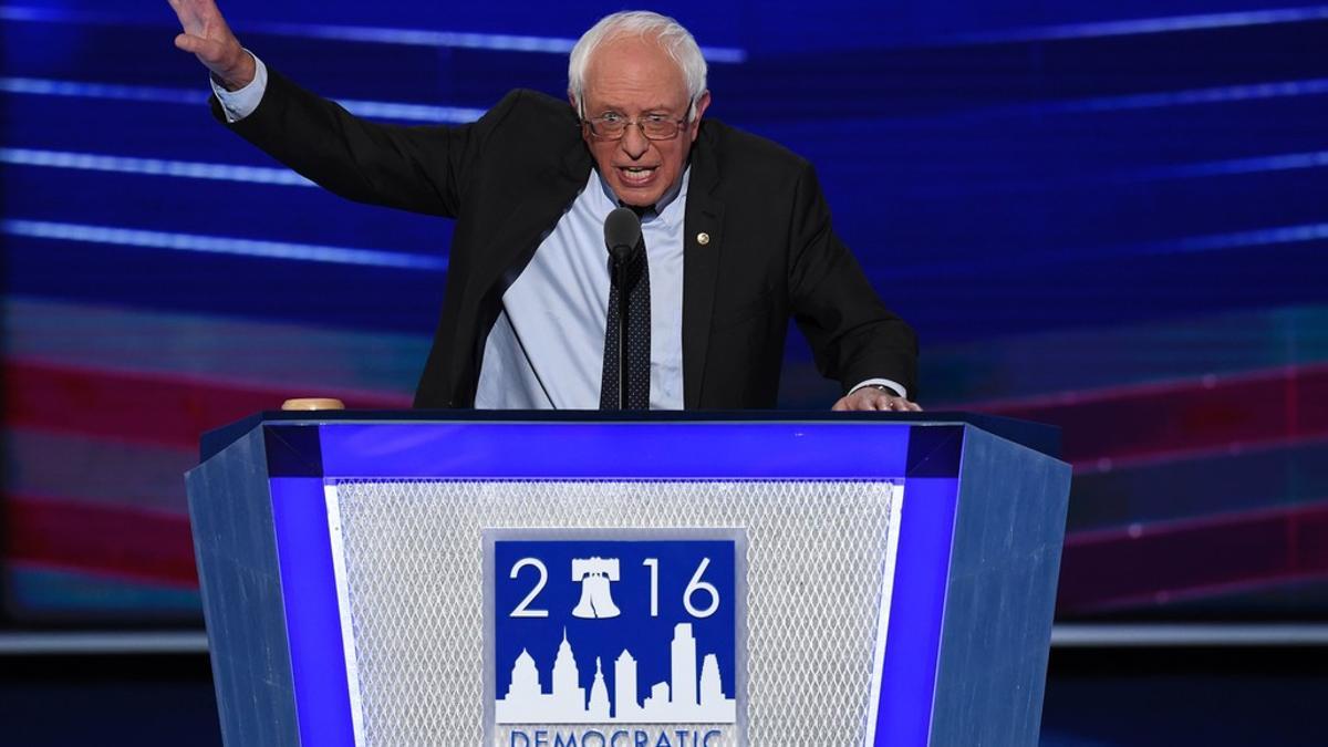 Bernie Sanders, durante su intervención en la convención demócrata, este lunes en Filadelfia.