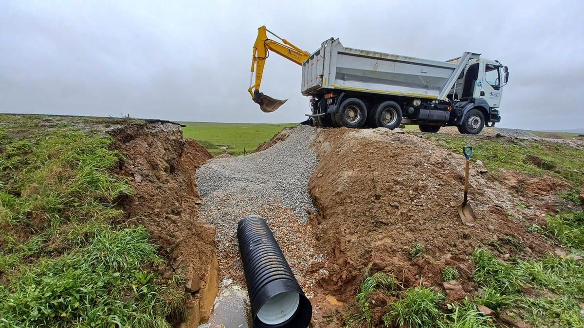 Fotogalería | La carretera del socavón entre Ibahernando y Trujillo se abre este jueves al tráfico Fotogalería | La carretera del socavón entre Ibahernando y Trujillo se abre este jueves al tráfico
