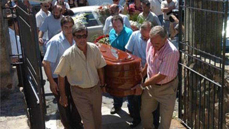 La policía mantiene varias vías de investigación sobre el cadáver hallado en Plasencia con signos de violencia