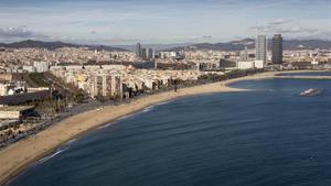 Barcelona vista desde su litoral marítimo.