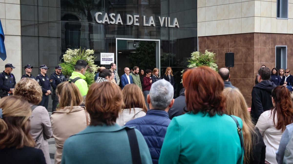 La alcaldesa, Carmina Ballester, ha leído un manifiesto durante la convocatoria por el aniversario de la dana.