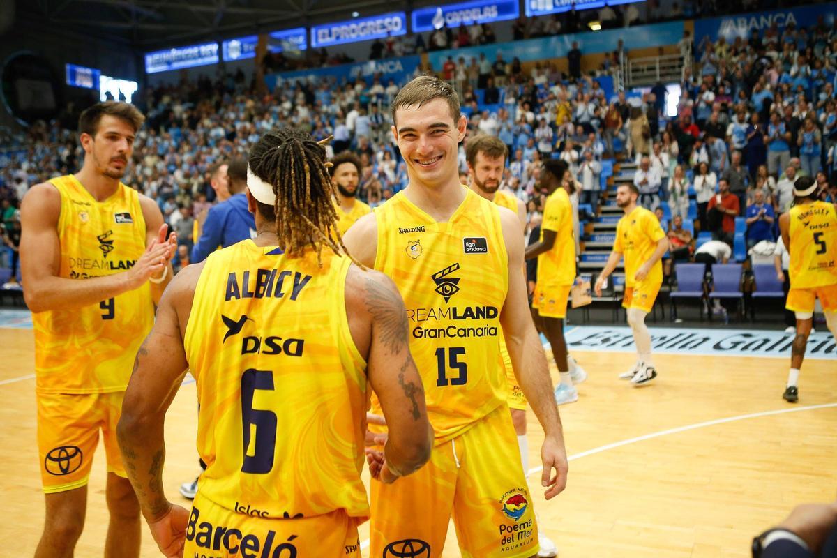 Albicy, Ziga Samar y Nico Brussino, el domingo, tras el partido del Granca con el Breogán