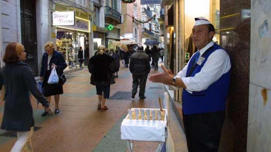 Animación comercial en la calle Nueva, en una foto de 2001.