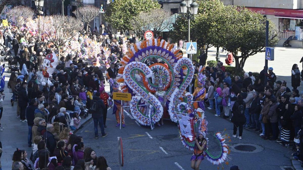 Redondela pone el broche al Carnaval con un multitudinario desfile