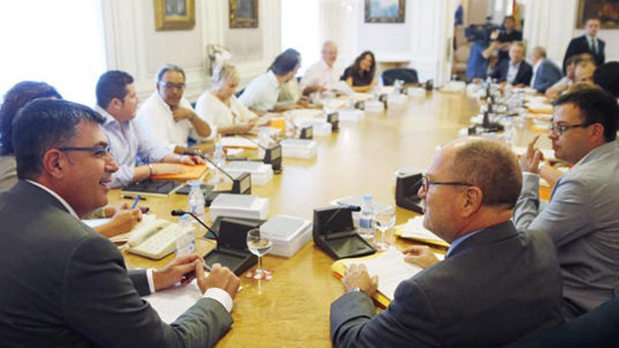 Cambio de papeles en las Corts Valencianes