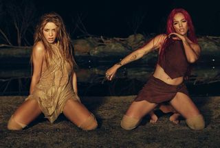 El nuevo videoclip de Shakira y Karol G proyectado en el Times Square enloquece a los fans