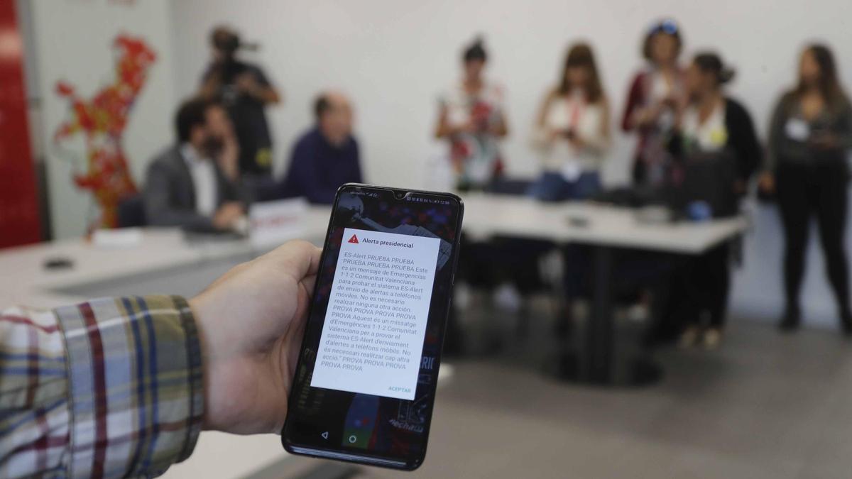 Primera prueba del EsAlert, en octubre de 2022, con la consellera Gabriela Bravo.