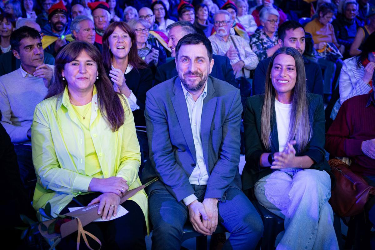 240425EUROPAPRESS_Gl�ria S�nchez_Laura Borr�s, Toni Com�n y la diputada de Junts en el Congreso, Miriam Nogueras.jpg